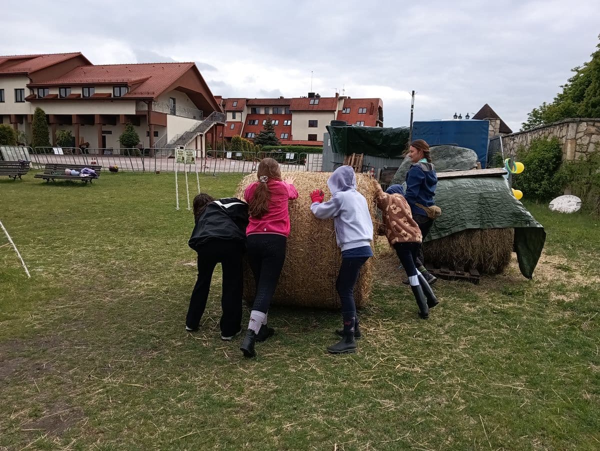 Toczymy balot - obóz jeździecki Horseback