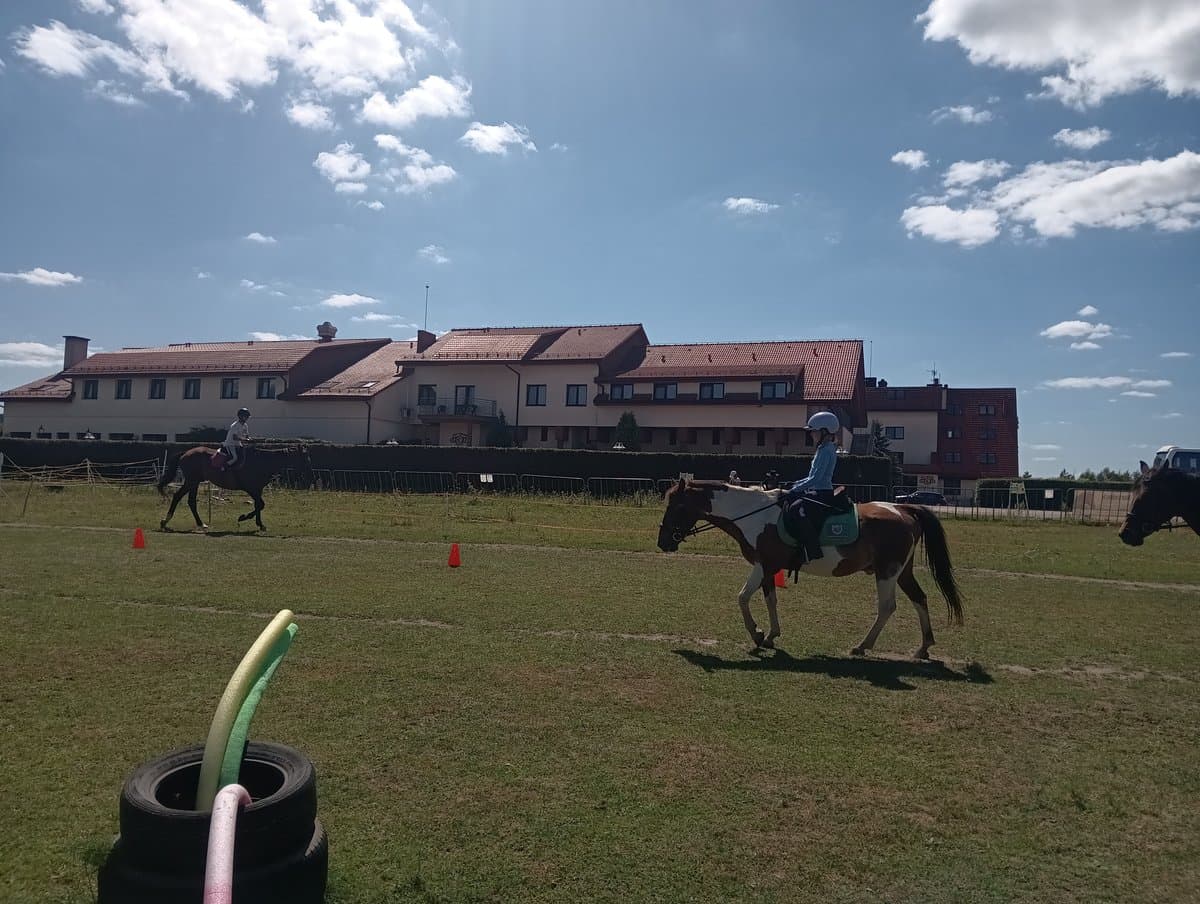 Jazda konna na placu - obóz jeździecki Horseback, sierpień 2026