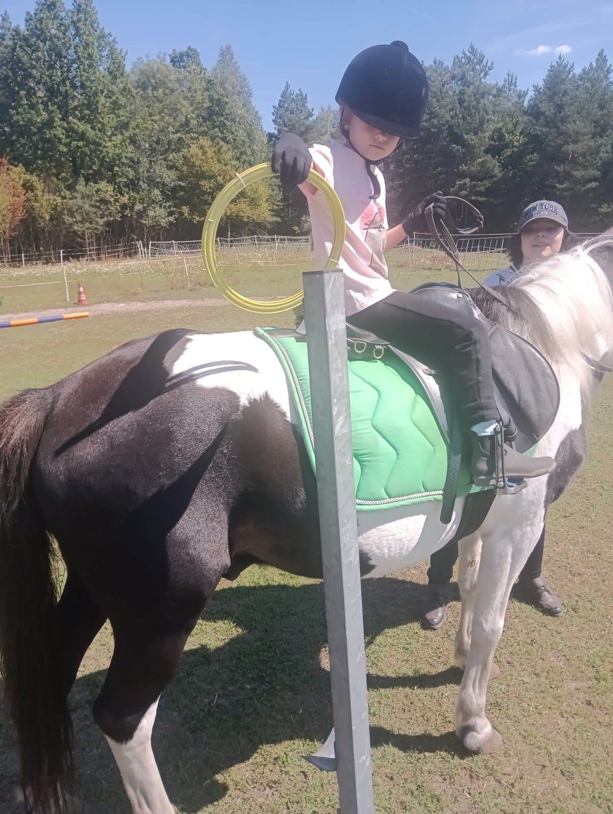 Zadania zręcznościowe w siodle - obóz jeździecki Horseback, sierpień 2026
